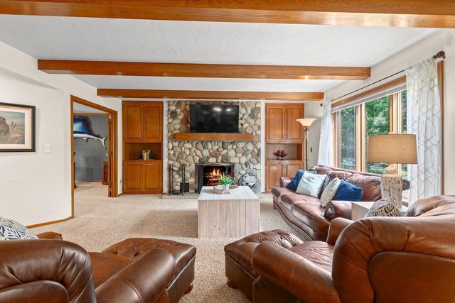 W318N1050 Huckleberry WAY, Delafield, WI 53018