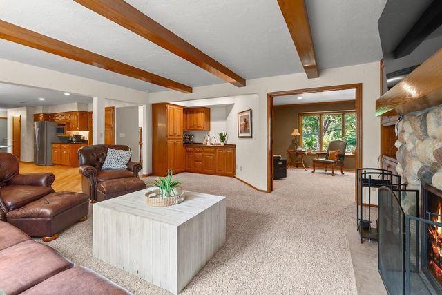 W318N1050 Huckleberry WAY, Delafield, WI 53018