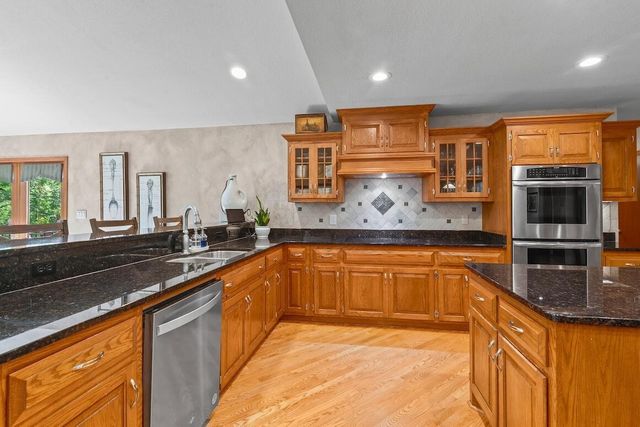 W318N1050 Huckleberry WAY, Delafield, WI 53018