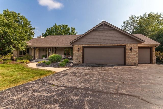 W318N1050 Huckleberry WAY, Delafield, WI 53018