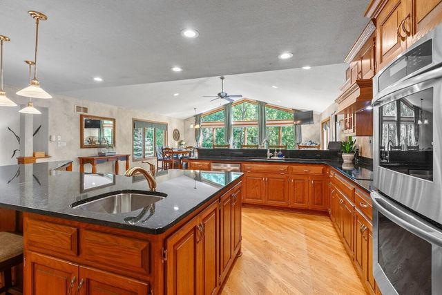 W318N1050 Huckleberry WAY, Delafield, WI 53018