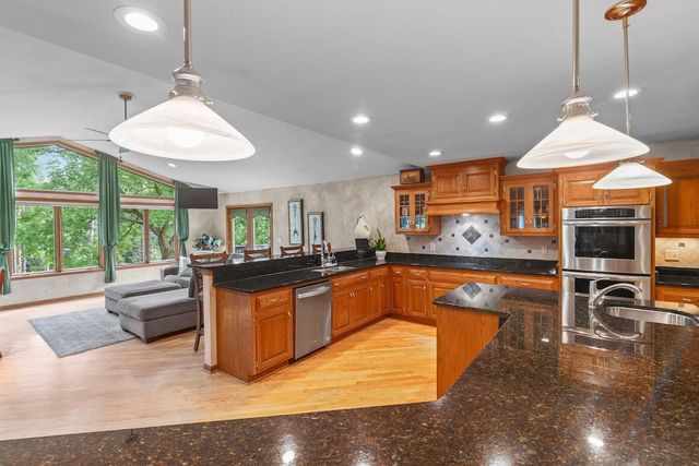 W318N1050 Huckleberry WAY, Delafield, WI 53018