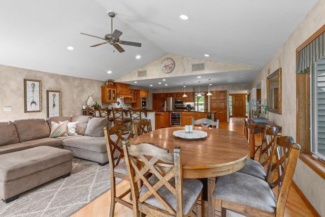 W318N1050 Huckleberry WAY, Delafield, WI 53018