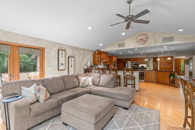 W318N1050 Huckleberry WAY, Delafield, WI 53018