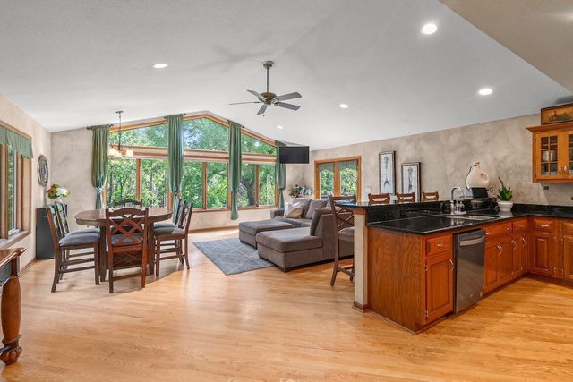 W318N1050 Huckleberry WAY, Delafield, WI 53018