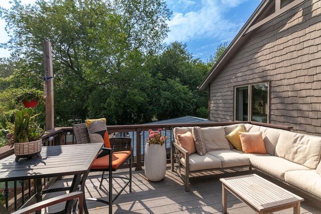 W318N1050 Huckleberry WAY, Delafield, WI 53018
