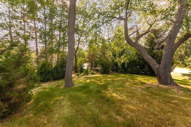 W318N1050 Huckleberry WAY, Delafield, WI 53018