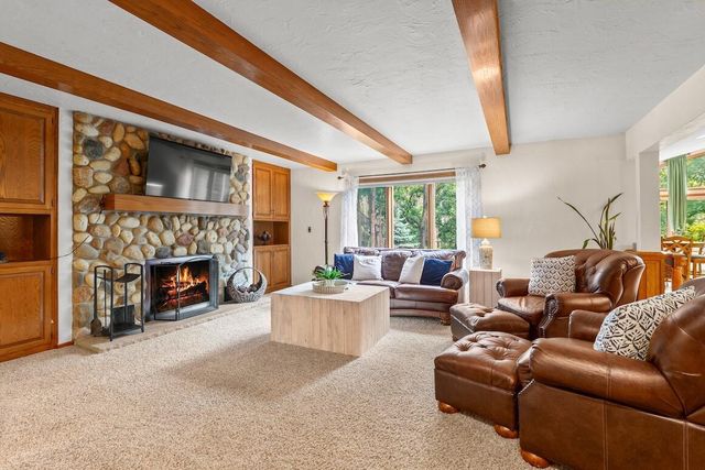 W318N1050 Huckleberry WAY, Delafield, WI 53018
