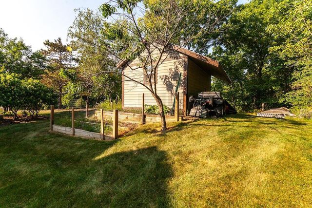 W318N1050 Huckleberry WAY, Delafield, WI 53018