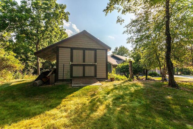 W318N1050 Huckleberry WAY, Delafield, WI 53018