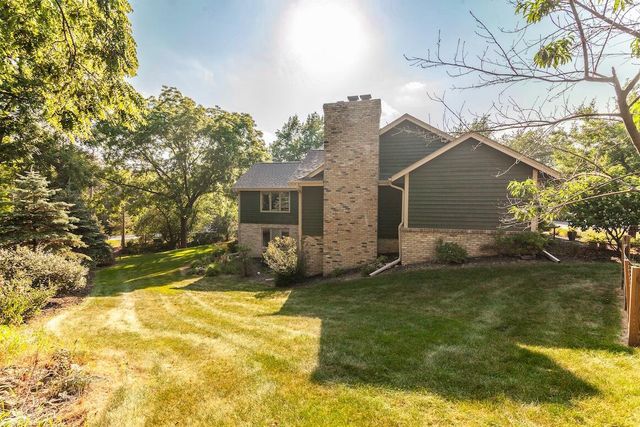 W318N1050 Huckleberry WAY, Delafield, WI 53018