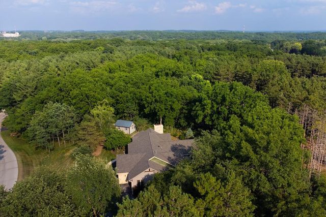 W318N1050 Huckleberry WAY, Delafield, WI 53018