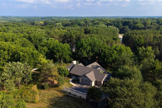 W318N1050 Huckleberry WAY, Delafield, WI 53018