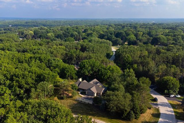 W318N1050 Huckleberry WAY, Delafield, WI 53018