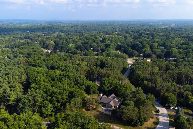 W318N1050 Huckleberry WAY, Delafield, WI 53018