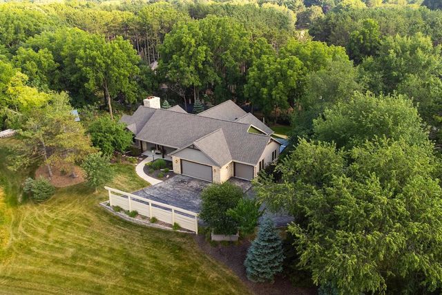 W318N1050 Huckleberry WAY, Delafield, WI 53018