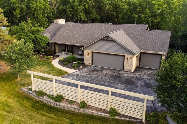 W318N1050 Huckleberry WAY, Delafield, WI 53018