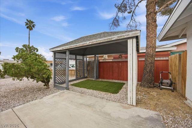 4221 Esmeralda Avenue, Las Vegas, NV 89102