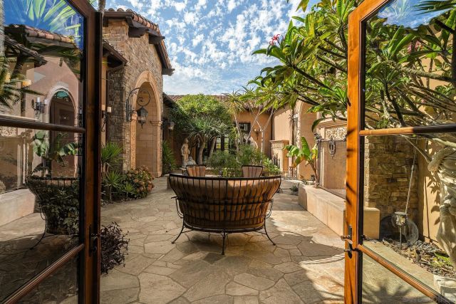 8619 Via Rancho Cielo, Rancho Santa Fe, CA 92067