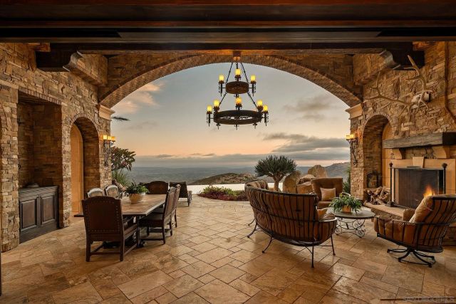 8619 Via Rancho Cielo, Rancho Santa Fe, CA 92067