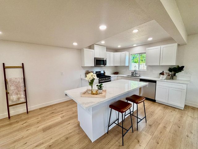 1917 Grand Ave, Sacramento, CA 95838