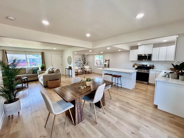 1917 Grand Ave, Sacramento, CA 95838