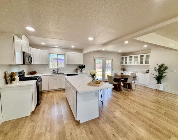 1917 Grand Ave, Sacramento, CA 95838