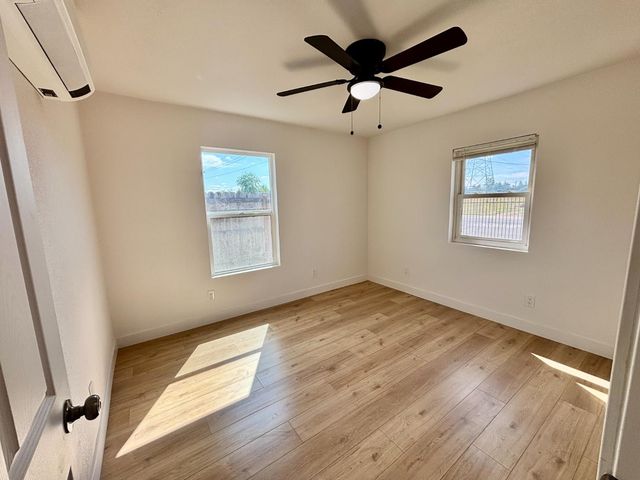 1917 Grand Ave, Sacramento, CA 95838