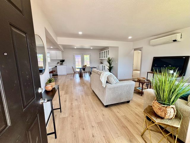 1917 Grand Ave, Sacramento, CA 95838