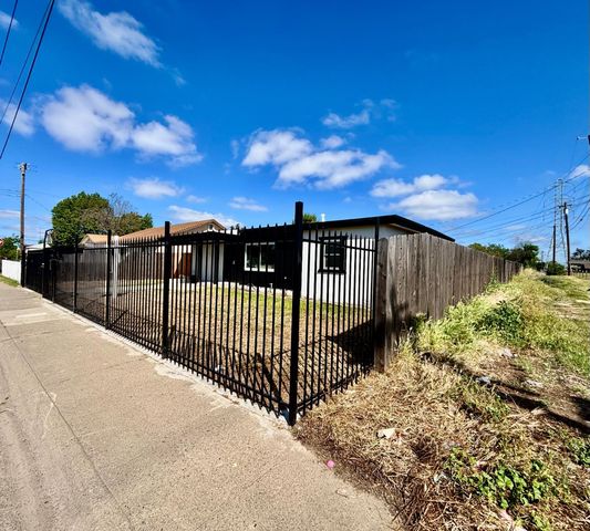 1917 Grand Ave, Sacramento, CA 95838