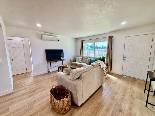 1917 Grand Ave, Sacramento, CA 95838