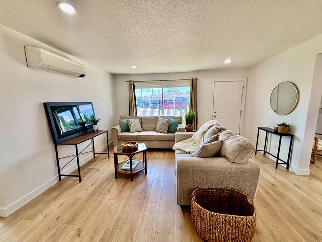 1917 Grand Ave, Sacramento, CA 95838