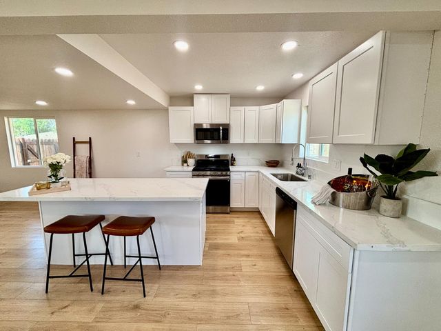 1917 Grand Ave, Sacramento, CA 95838