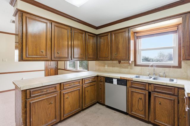 100 Warwick Pl, Hattiesburg, MS 39402