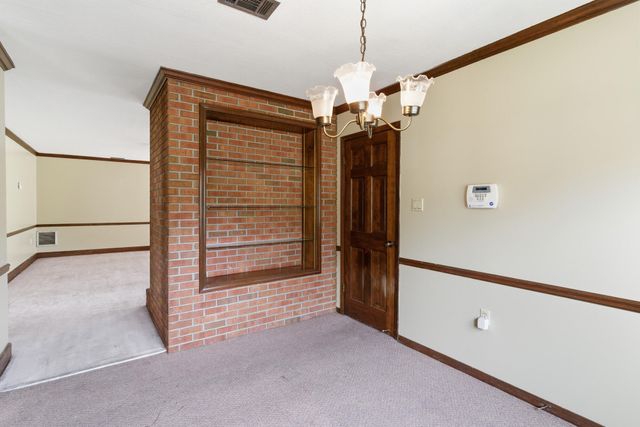 100 Warwick Pl, Hattiesburg, MS 39402