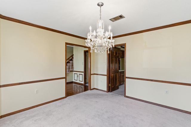 100 Warwick Pl, Hattiesburg, MS 39402