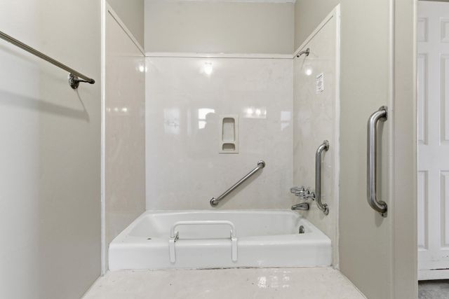 100 Warwick Pl, Hattiesburg, MS 39402