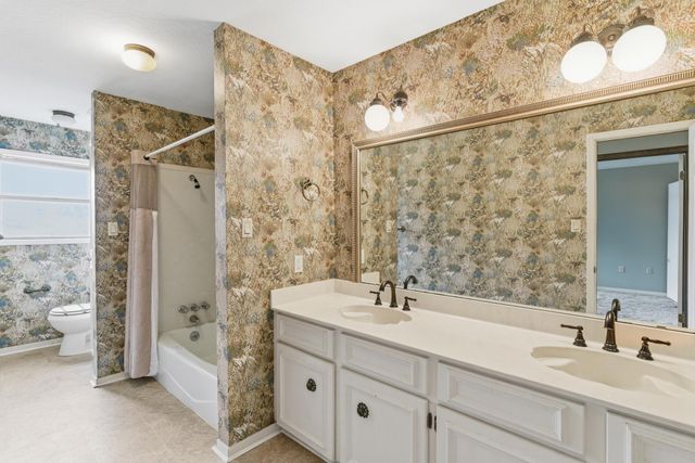 100 Warwick Pl, Hattiesburg, MS 39402