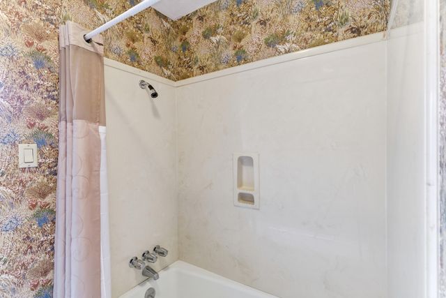 100 Warwick Pl, Hattiesburg, MS 39402