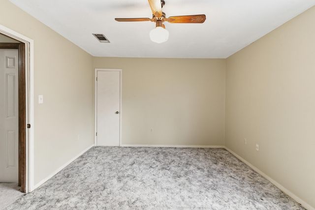 100 Warwick Pl, Hattiesburg, MS 39402