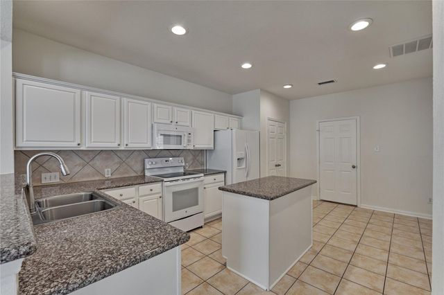 66 Valley Oaks Circle, The Woodlands, TX 77382