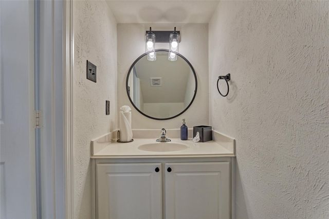 66 Valley Oaks Circle, The Woodlands, TX 77382