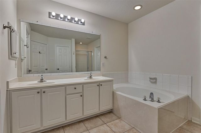 66 Valley Oaks Circle, The Woodlands, TX 77382