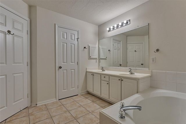 66 Valley Oaks Circle, The Woodlands, TX 77382