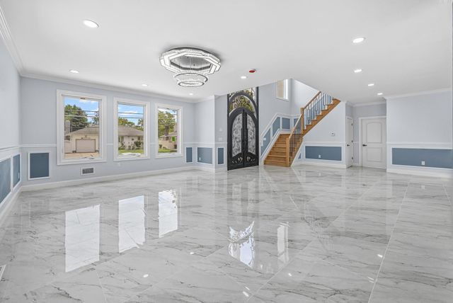 892 Barry Drive W, Valley Stream, NY 11580