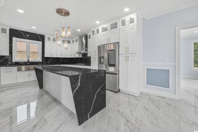 892 Barry Drive W, Valley Stream, NY 11580