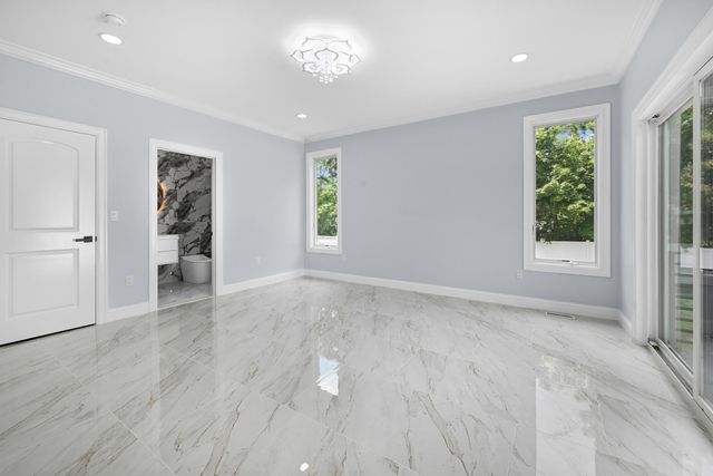 892 Barry Drive W, Valley Stream, NY 11580