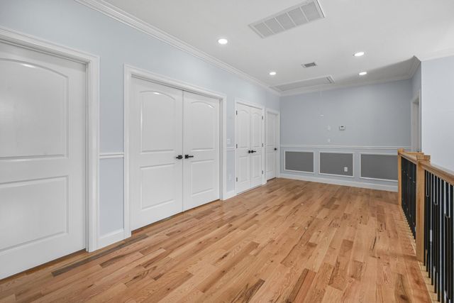892 Barry Drive W, Valley Stream, NY 11580