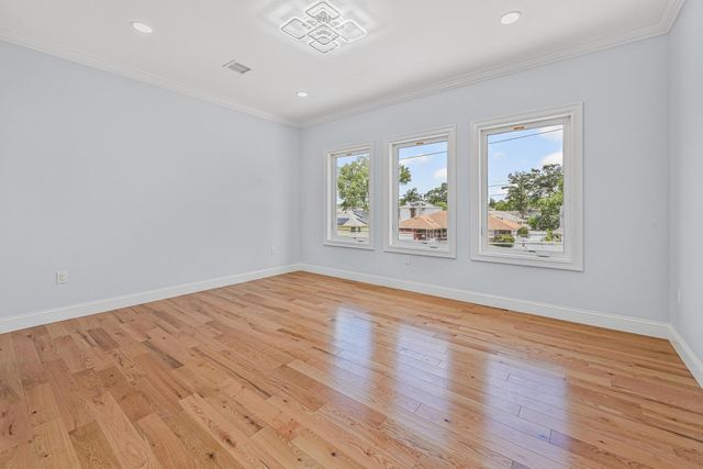 892 Barry Drive W, Valley Stream, NY 11580