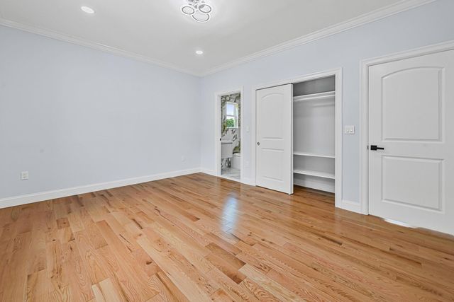 892 Barry Drive W, Valley Stream, NY 11580